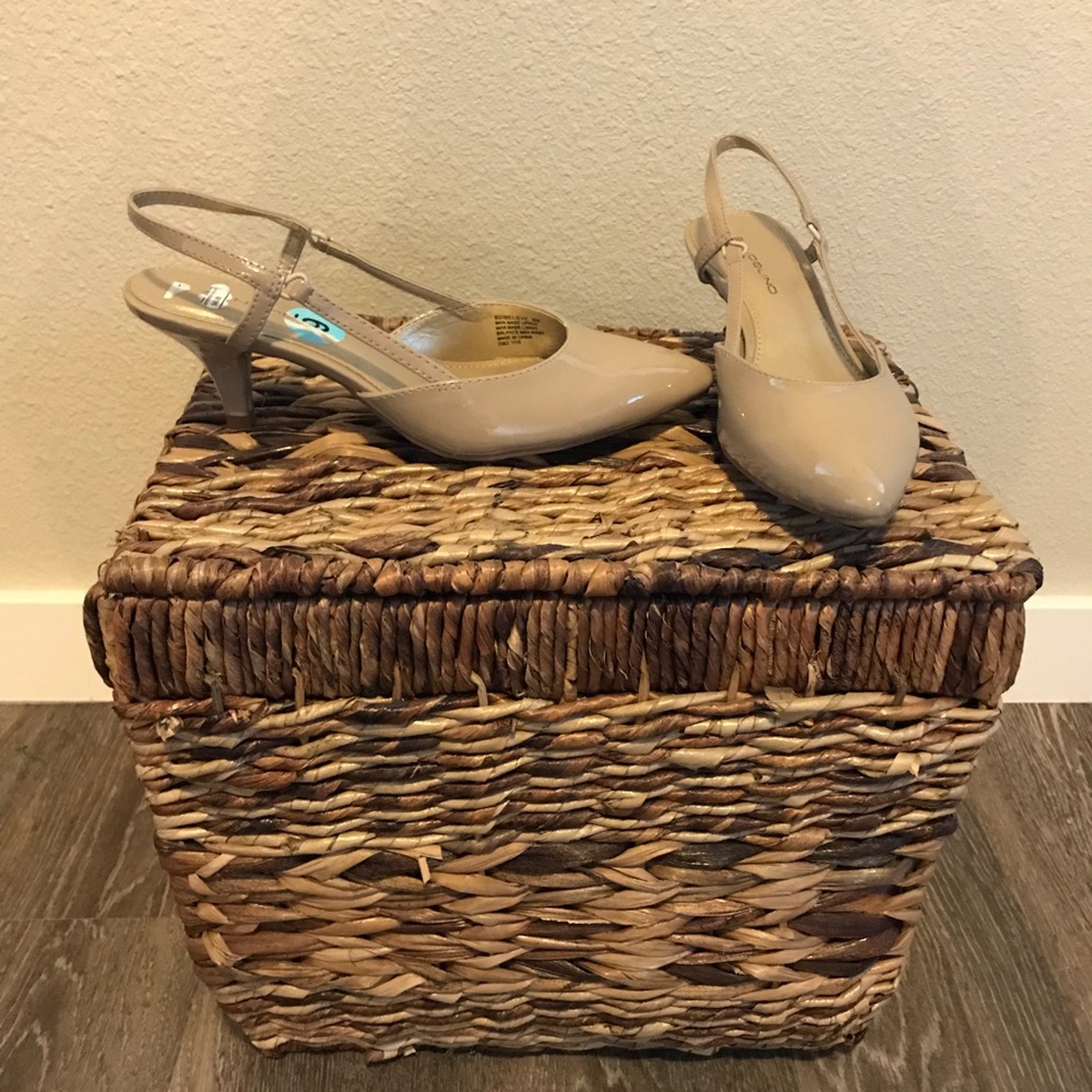 Classic cream pumps